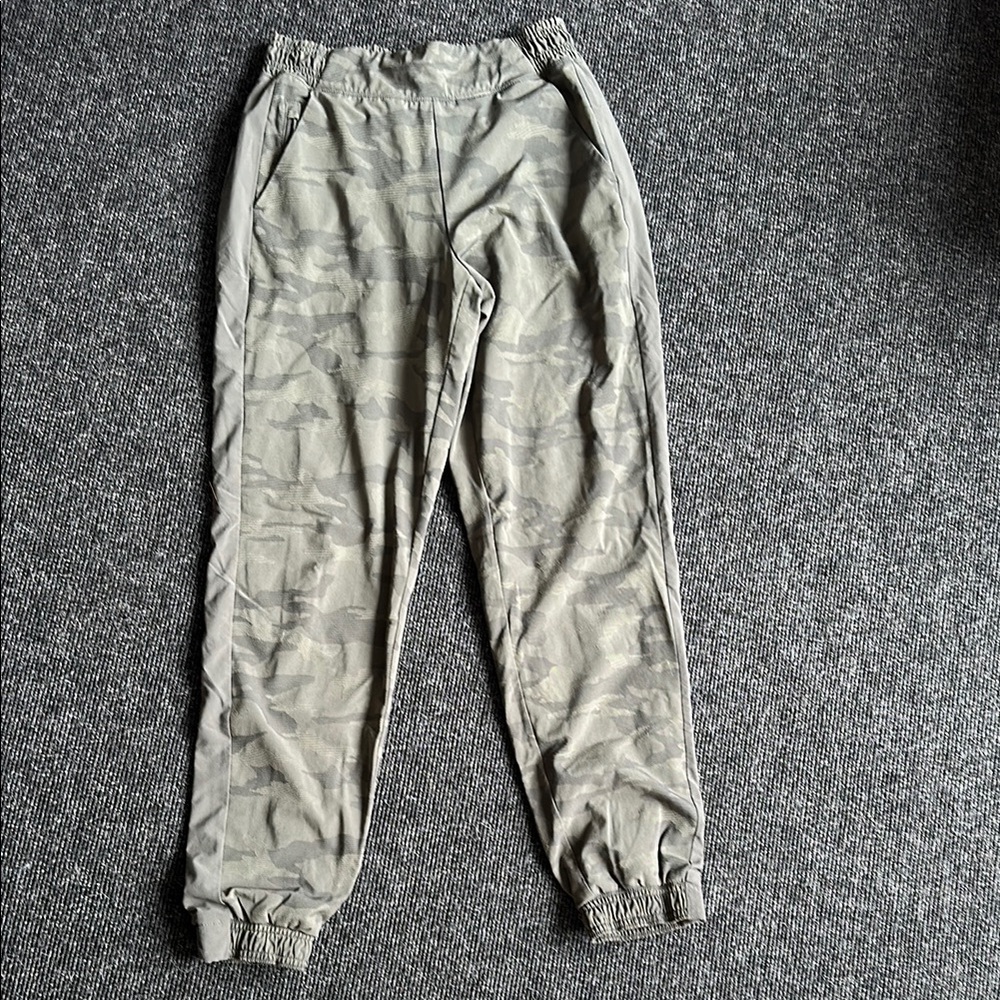 Athleta Green Camo Lined Track Pants with Elastic Waistband and Cuffs, Size 2